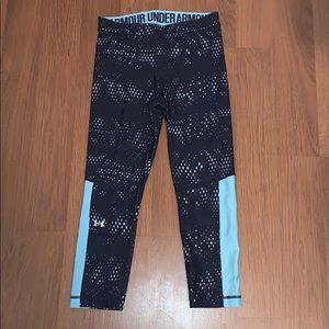 Under Armour cropped compression leggings.